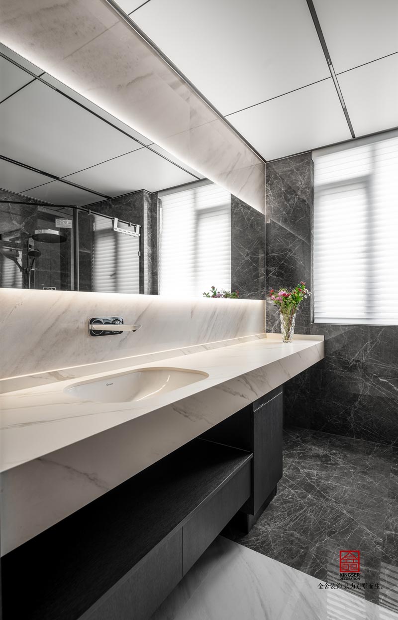 融創(chuàng)中心217㎡現(xiàn)代風(fēng)格裝修實景圖